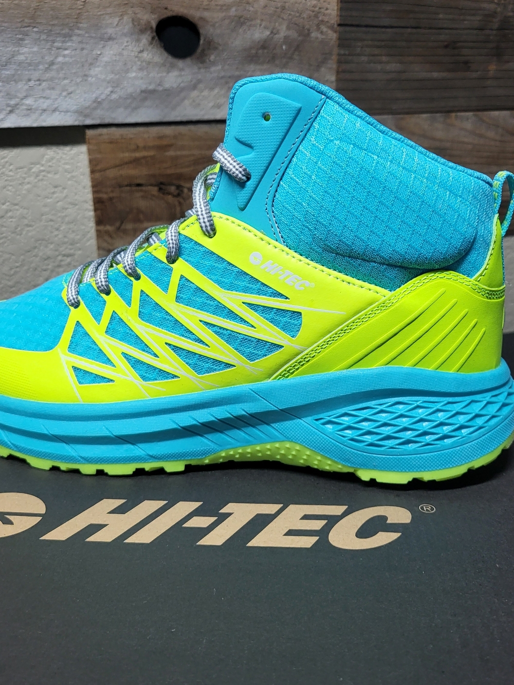 *NEW* Hi-Tec Demolisher Mid Lime Punch/Turquoise Men’s Hiking Boots Size 9 w/Box